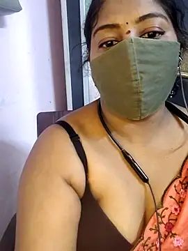 RomeoJuliet345 online show from June 3, 2026, 6:12 pm