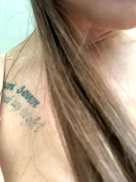 Snapshot of MiraMiss chatting on October 7, 2025, 7:53 am MiraMiss online show from October 7, 2025, 7:53 am