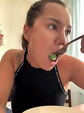 Snapshot of MiraMiss chatting on October 16, 2025, 8:11 am MiraMiss online show from October 16, 2025, 8:11 am