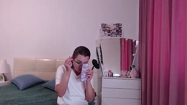 Snapshot of MiraMiss chatting on June 21, 2026, 7:36 am MiraMiss online show from June 21, 2026, 7:36 am