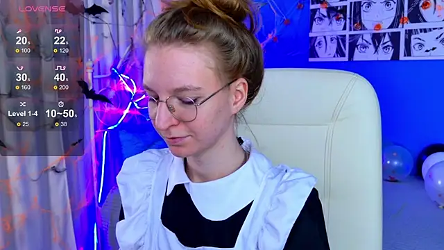 Snapshot of VioletShine chatting on October 30, 2025, 8:45 am VioletShine online show from October 30, 2025, 8:45 am