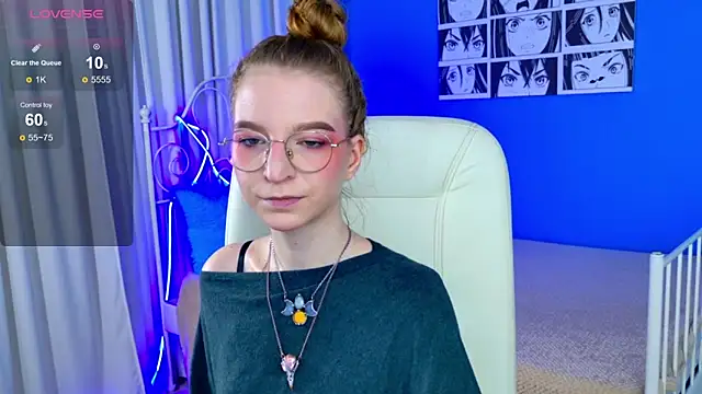 Snapshot of VioletShine chatting on November 7, 2025, 10:09 am VioletShine online show from November 7, 2025, 10:09 am