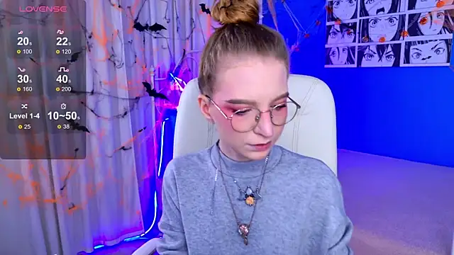 Snapshot of VioletShine chatting on October 29, 2025, 7:07 am VioletShine online show from October 29, 2025, 7:07 am