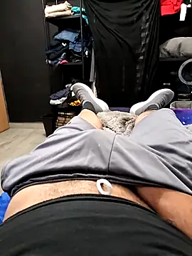 Alee3xxx online show from February 5, 2026, 11:44 pm