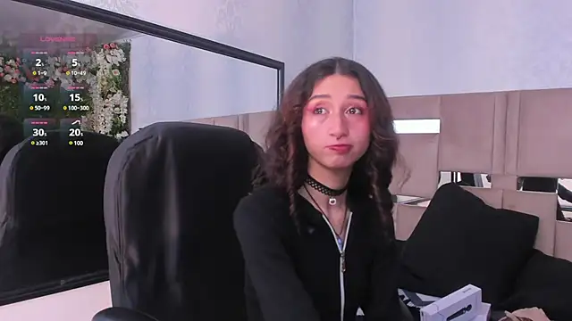 Snapshot of Queenjenn__ chatting on February 1, 2025, 2:45 pm Queenjenn online show from February 1, 2025, 2:45 pm