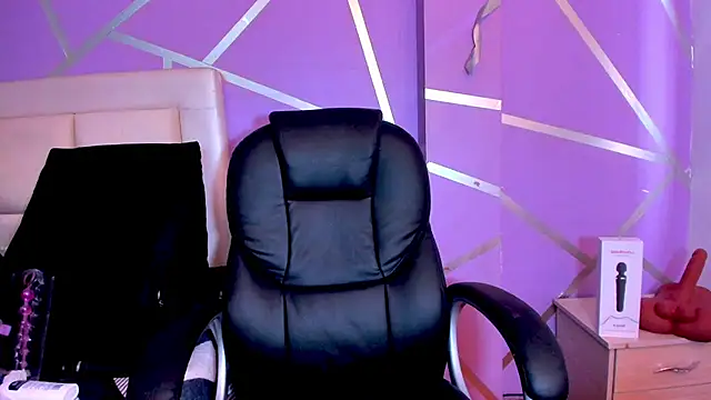 Snapshot of Queenjenn__ chatting on January 29, 2025, 5:02 pm Queenjenn online show from January 29, 2025, 5:02 pm