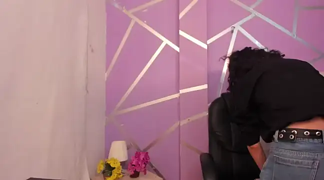 Snapshot of Queenjenn__ chatting on February 16, 2025, 7:49 pm Queenjenn online show from February 16, 2025, 7:49 pm