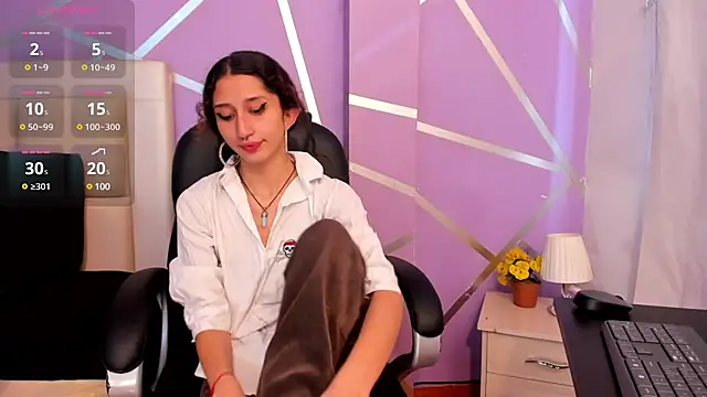 Snapshot of Queenjenn__ chatting on February 27, 2025, 4:21 pm Queenjenn online show from February 27, 2025, 4:21 pm