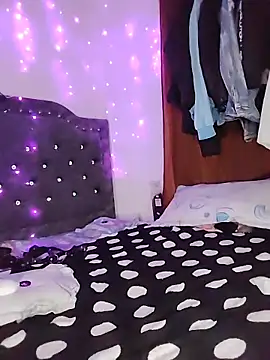 Snapshot of Queenjenn__ chatting on November 27, 2025, 11:05 pm Queenjenn online show from November 27, 2025, 11:05 pm