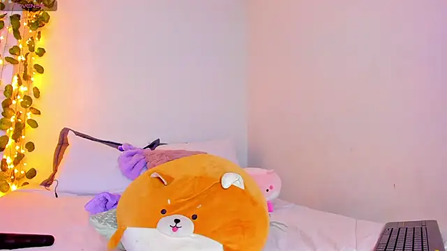 emillyhills online show from February 18, 2025, 3:10 pm