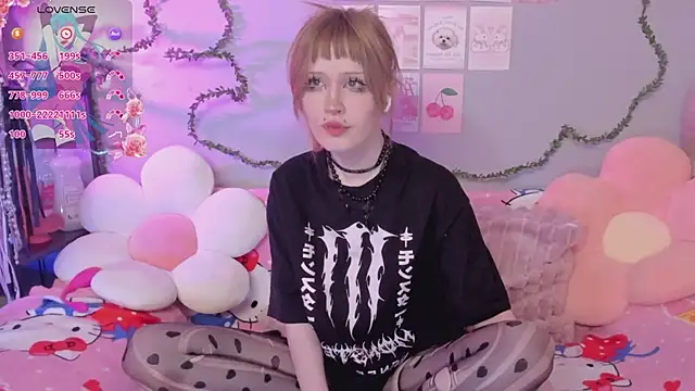 EvaStevs online show from April 29, 2026, 9:43 pm