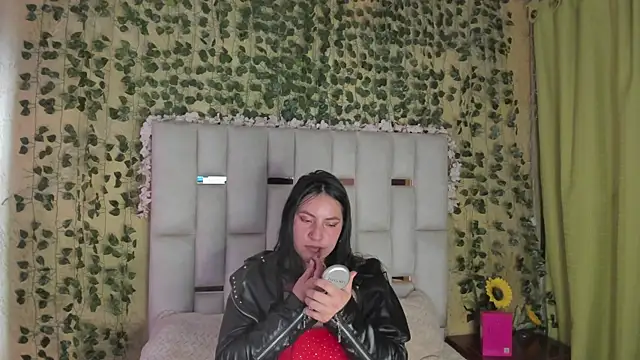 jenifer  power10 online show from March 13, 2025, 3:39 pm