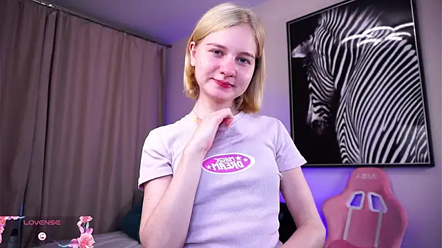 Snapshot of OdelinaFicken chatting on October 28, 2025, 5:50 am OdelinaFicken online show from October 28, 2025, 5:50 am