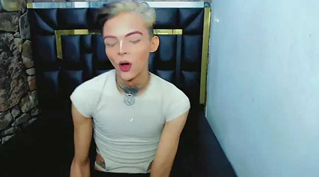 Luna and valery online show from February 4, 2025, 8:17 pm