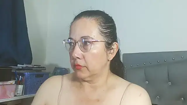 maturepriscila online show from June 27, 2026, 1:06 pm