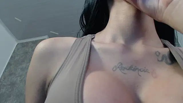 Tiffanny online show from October 15, 2025, 2:43 am