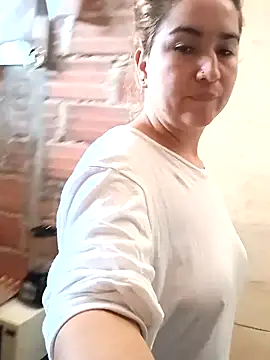 Snapshot of alexax0 chatting on February 12, 2025, 3:05 pm alexax0 online show from February 12, 2025, 3:05 pm