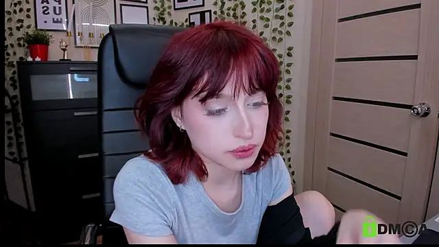 Snapshot of ElizaNik_ chatting on August 4, 2026, 10:47 pm ElizaNik online show from August 4, 2026, 10:47 pm