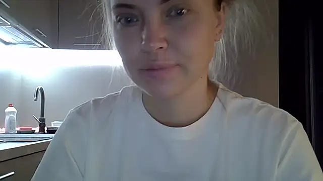 Snapshot of Lucky_Anna chatting on October 1, 2025, 4:39 am Lucky Anna online show from October 1, 2025, 4:39 am