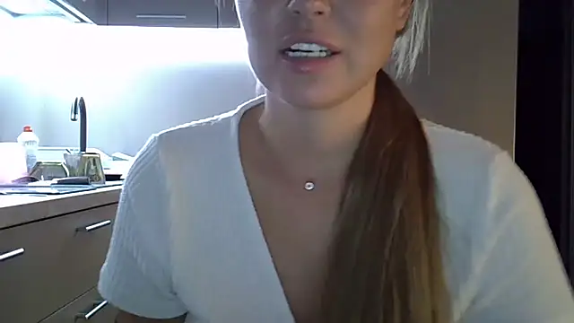 Snapshot of Lucky_Anna chatting on September 8, 2025, 3:55 pm Lucky Anna online show from September 8, 2025, 3:55 pm