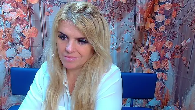 Snapshot of Julya_Barbi chatting on December 5, 2025, 12:15 pm Julya Barbi online show from December 5, 2025, 12:15 pm