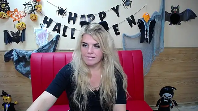 Snapshot of Julya_Barbi chatting on October 28, 2025, 6:23 am Julya Barbi online show from October 28, 2025, 6:23 am