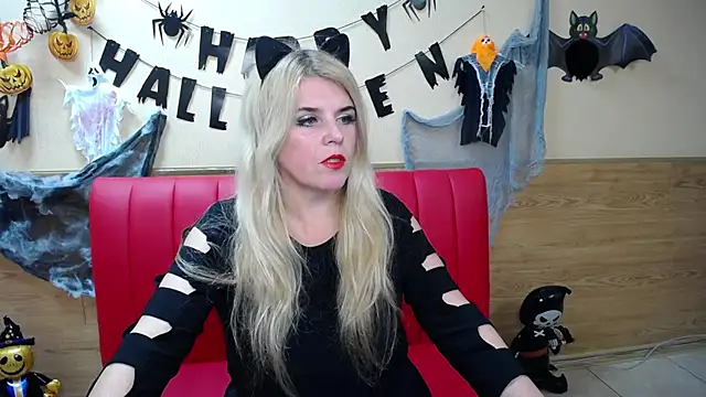 Snapshot of Julya_Barbi chatting on October 31, 2025, 6:15 pm Julya Barbi online show from October 31, 2025, 6:15 pm