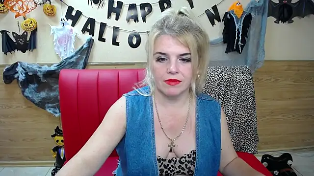 Snapshot of Julya_Barbi chatting on November 6, 2025, 6:28 am Julya Barbi online show from November 6, 2025, 6:28 am