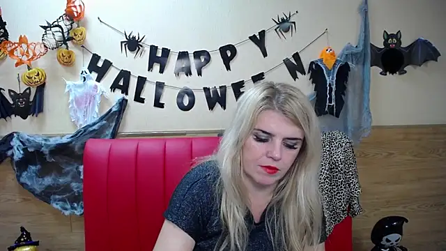 Snapshot of Julya_Barbi chatting on October 29, 2025, 6:23 am Julya Barbi online show from October 29, 2025, 6:23 am