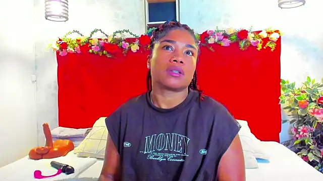 Snapshot of SilvannaFit chatting on June 1, 2026, 11:43 am SilvannaFit online show from June 1, 2026, 11:43 am
