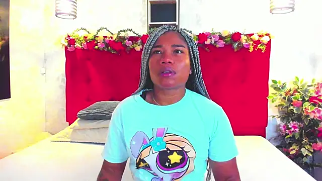 Snapshot of SilvannaFit chatting on June 14, 2026, 9:21 am SilvannaFit online show from June 14, 2026, 9:21 am