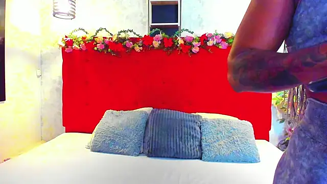 Snapshot of SilvannaFit chatting on June 10, 2026, 11:55 am SilvannaFit online show from June 10, 2026, 11:55 am