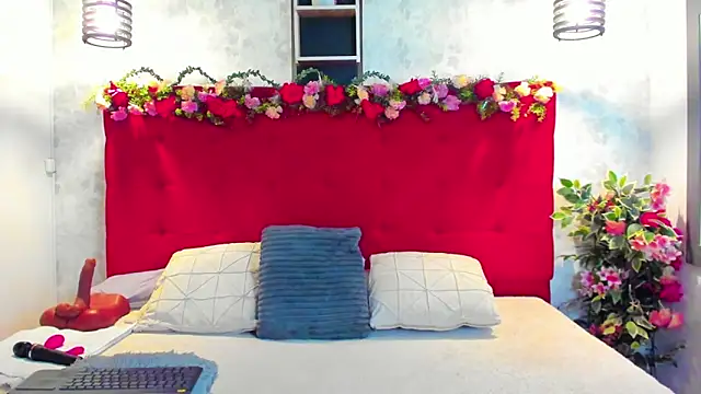 Snapshot of SilvannaFit chatting on June 17, 2026, 12:04 pm SilvannaFit online show from June 17, 2026, 12:04 pm