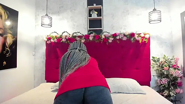 Snapshot of SilvannaFit chatting on June 19, 2026, 11:27 am SilvannaFit online show from June 19, 2026, 11:27 am
