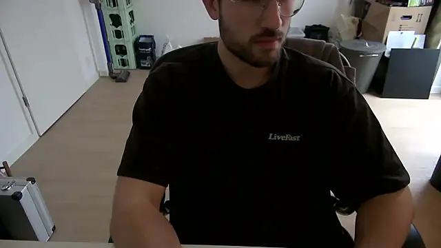 taallguyy 196 online show from November 19, 2025, 12:05 pm