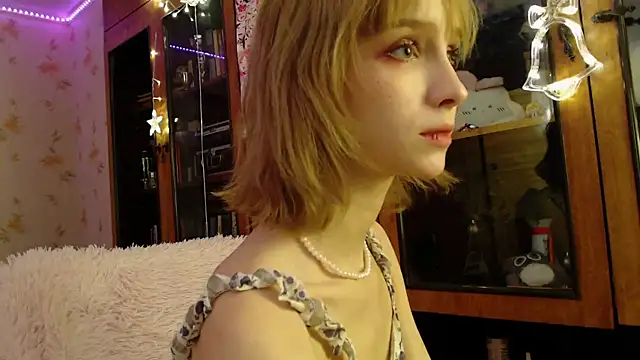 cloudgirrl online show from January 10, 2025, 10:15 pm