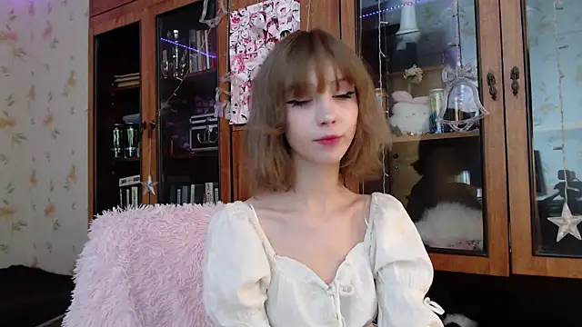 cloudgirrl online show from January 29, 2025, 6:07 pm