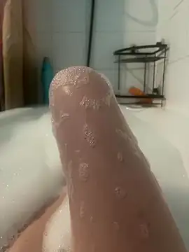 liloucamchaudee online show from January 16, 2026, 8:35 pm