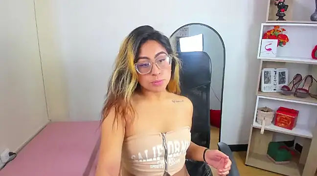 Snapshot of Freya_Miller_ chatting on February 26, 2025, 3:46 am Freya Miller online show from February 26, 2025, 3:46 am
