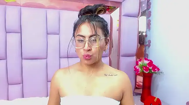 Snapshot of Freya_Miller_ chatting on February 7, 2025, 3:34 am Freya Miller online show from February 7, 2025, 3:34 am