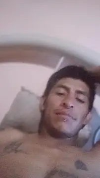 carloshot31 online show from May 12, 2026, 7:05 am