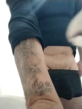 Snapshot of hot_man_eray chatting on October 17, 2025, 10:44 pm hot man eray online show from October 17, 2025, 10:44 pm