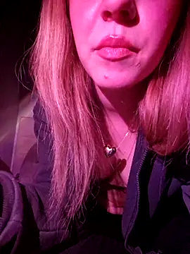 SUSELLAM1 online show from March 19, 2025, 10:31 pm