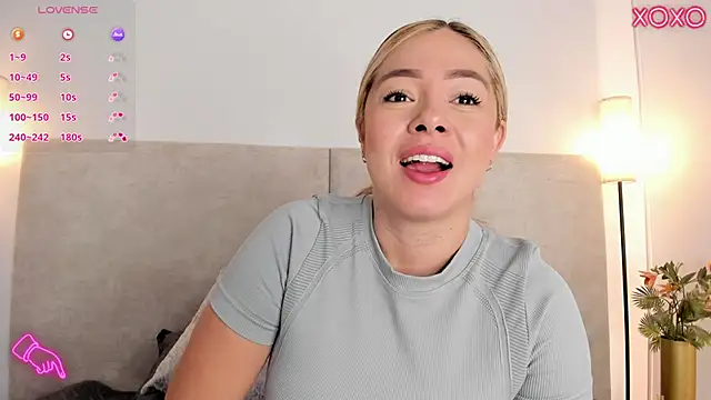 Snapshot of Saori_newman chatting on November 18, 2025, 11:57 am Saori newman online show from November 18, 2025, 11:57 am