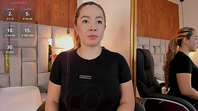 Snapshot of Saori_newman chatting on October 13, 2025, 12:07 pm Saori newman online show from October 13, 2025, 12:07 pm