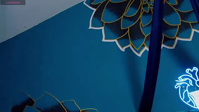 Lunamistyc online show from December 3, 2025, 8:19 pm