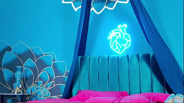 Lunamistyc online show from October 8, 2025, 7:36 pm