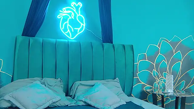 Lunamistyc online show from February 2, 2026, 8:08 pm