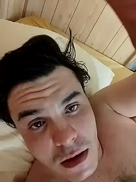 Snapshot of RobbyThrobb chatting on December 17, 2024, 11:16 pm RobbyThrobb online show from December 17, 2024, 11:16 pm