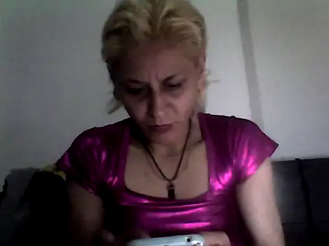 Snapshot of ariana_crazzy chatting on October 28, 2025, 9:08 am ariana crazzy online show from October 28, 2025, 9:08 am